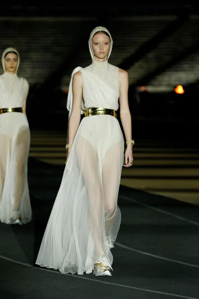 Look 74